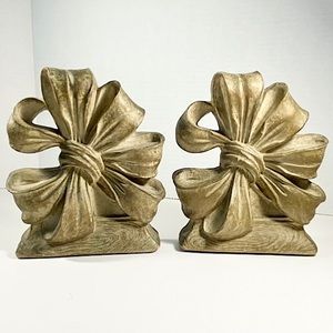 Pair of vintage Syroco Wood ribbon bow bookends